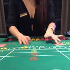 Filipino player accessing 72ph Betting on a mobile phone